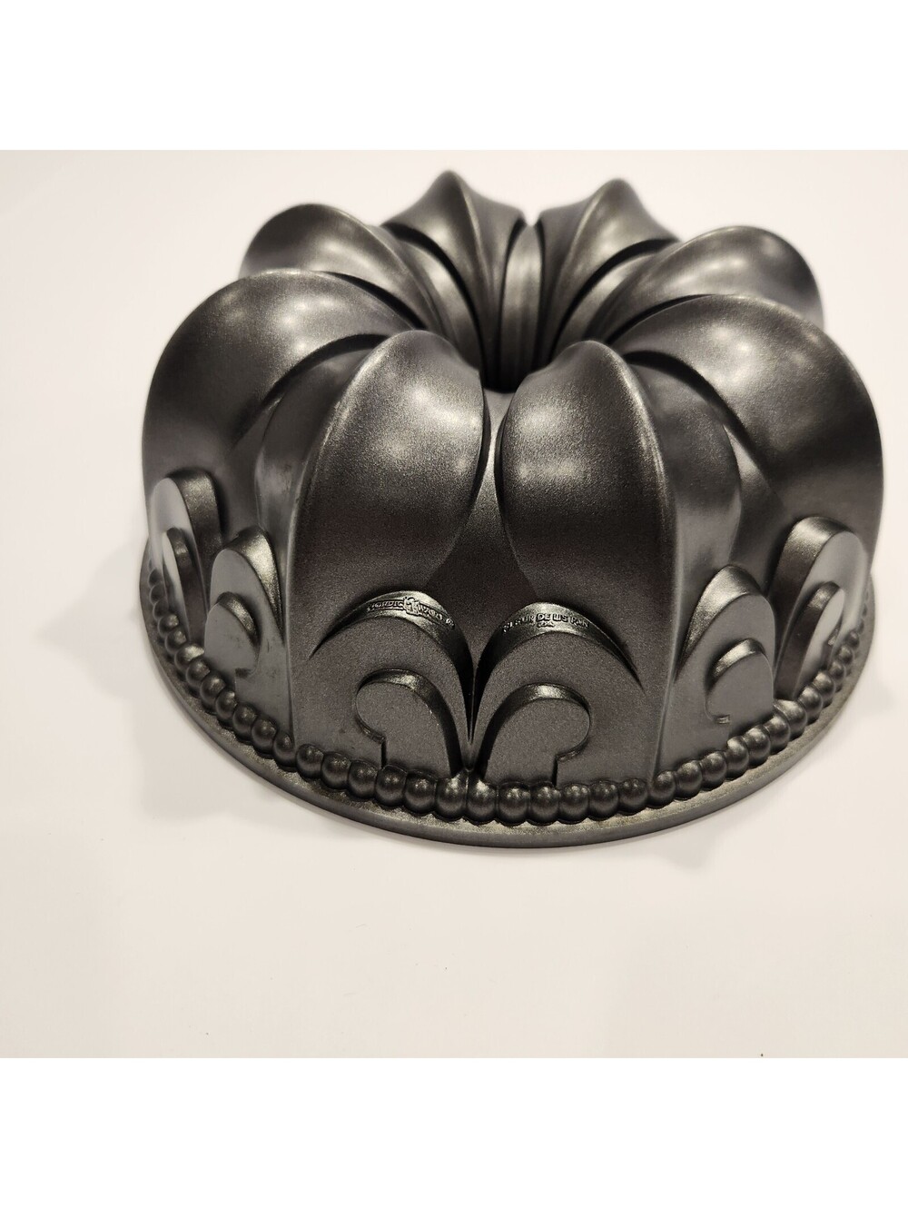 Nordic Ware Fleur de Lis 10-cup Bundt Pan